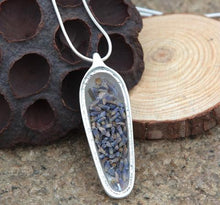 Load image into Gallery viewer, Nawra Lavender Petals Necklace